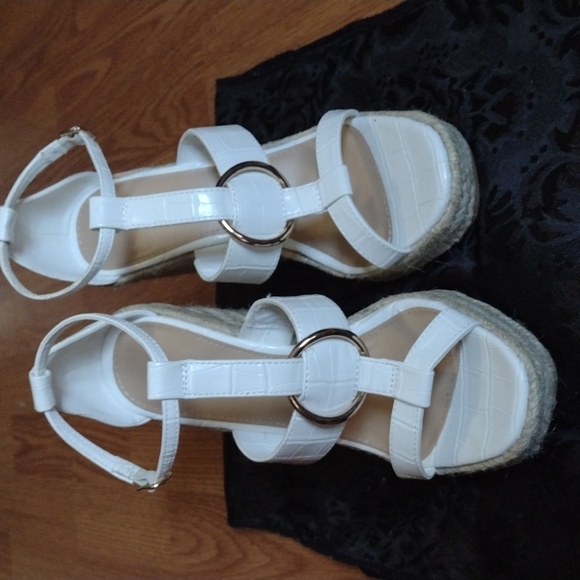 White wedges - Picture 2 of 4